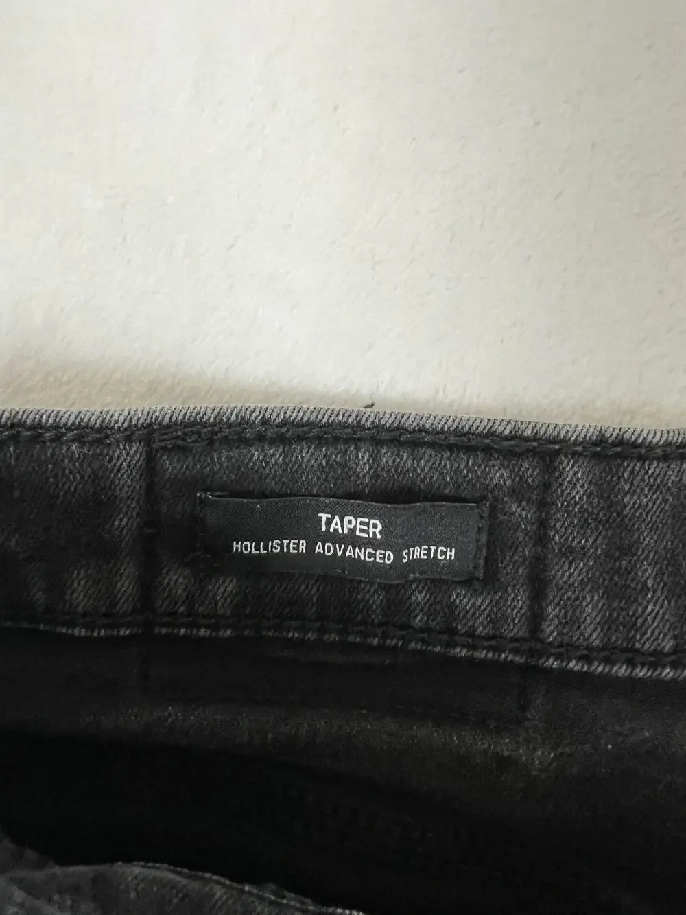 Hollister Jeans Mens 30x30 Gray Taper Slim Fit Advanced Stretch Denim READ